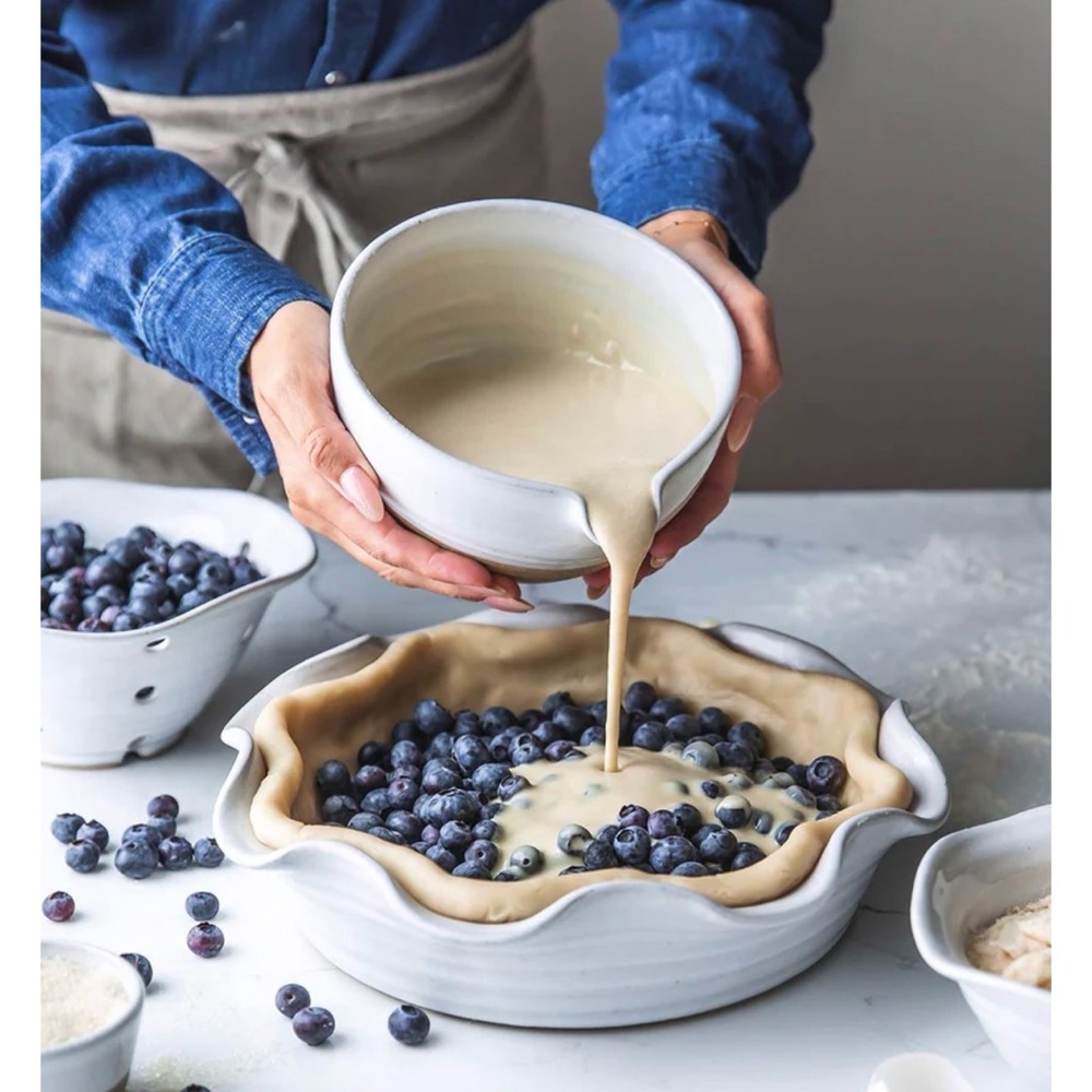 Farmhouse Pottery Laurel Pie Dish (1st Generation Design) - Picture 5 of 7
